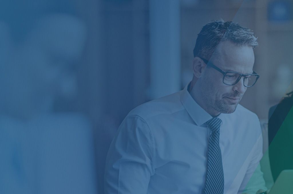 Business professionals hero 1024x677